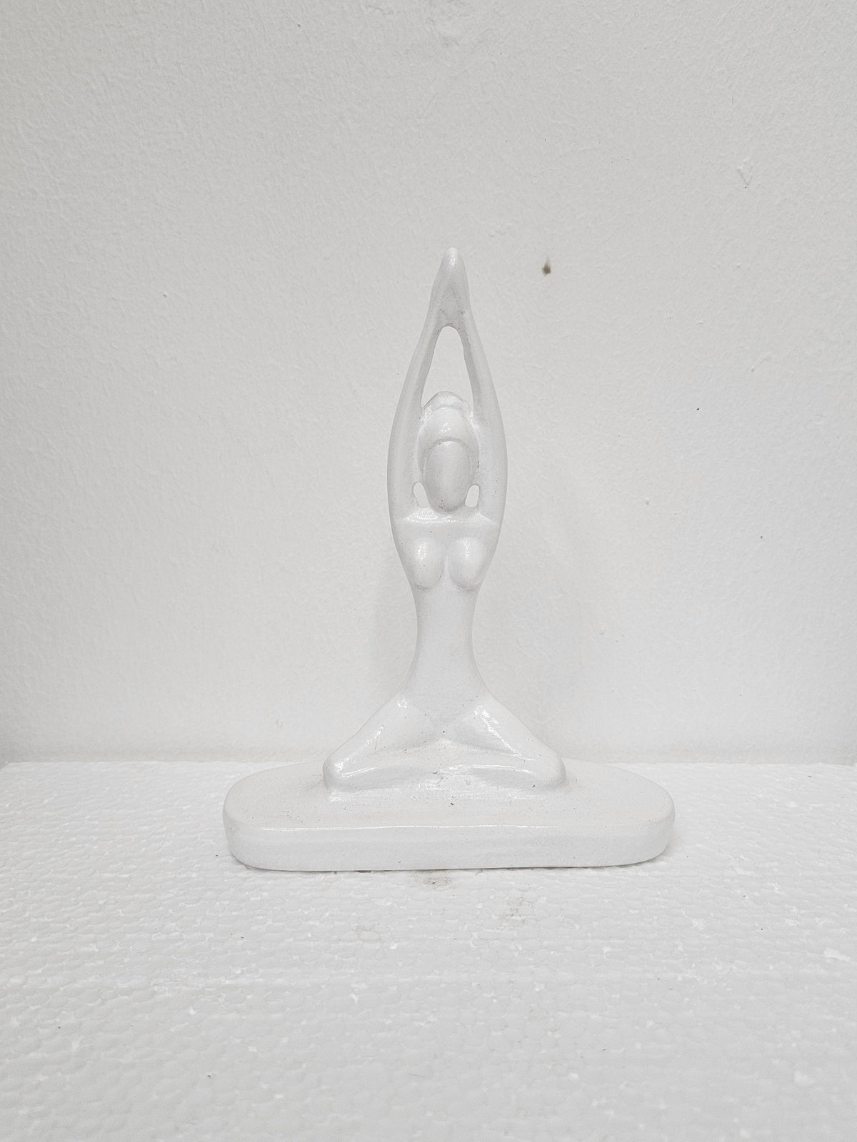 YOGA MEDITATION LADY - WHITE